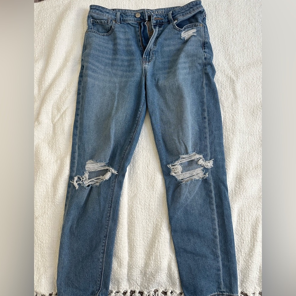 American eagle size 8 ripped jeans